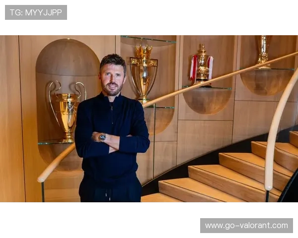 曼联临时主帅卡里克上任，首战曼城弃用三中卫改打4-2-3-1