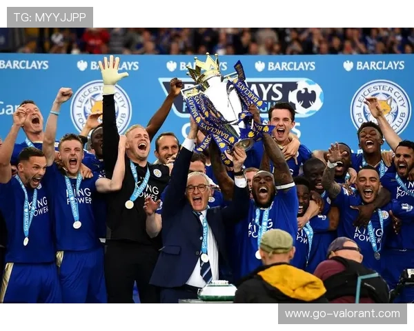 温情时刻：莱斯特城主场为功勋老帅拉涅利举行纪念仪式